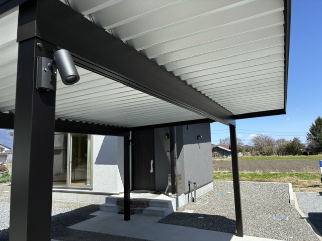 ＹＫＫ　カーポート　屋根の色 (2)