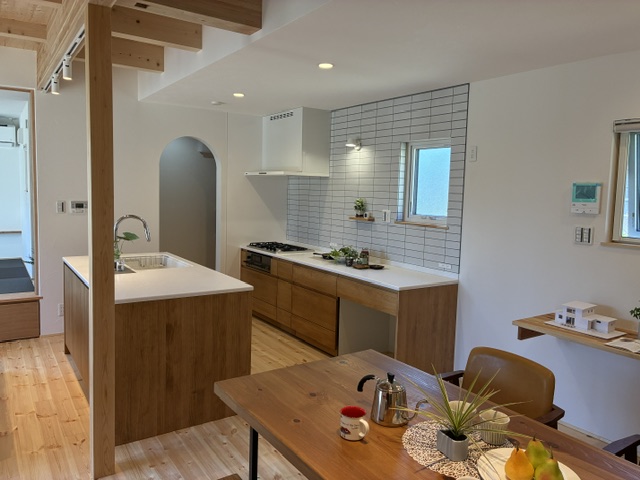 こだわりの二列型キッチン