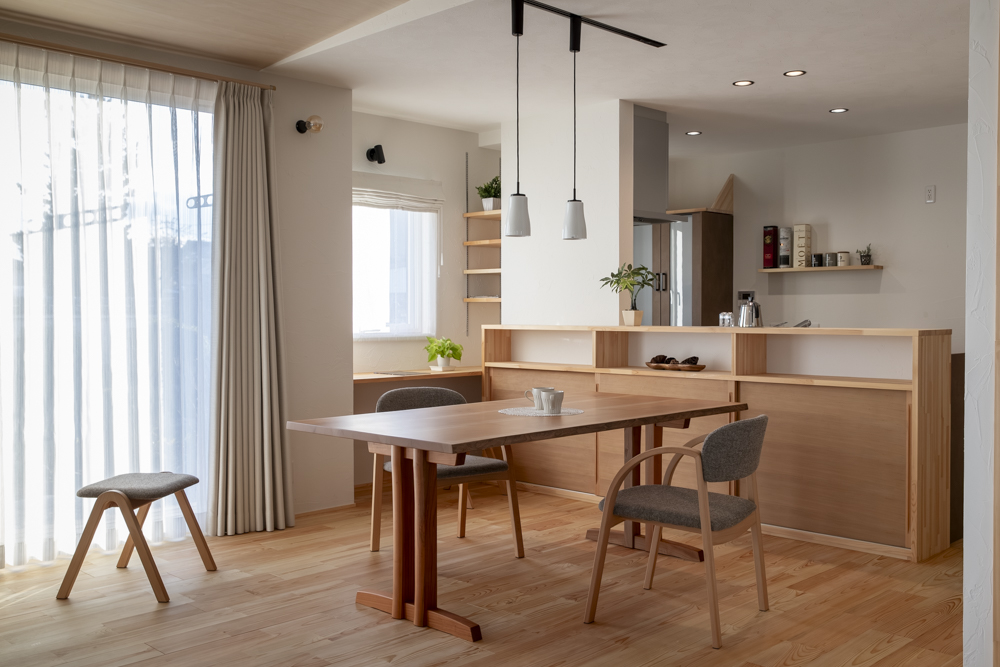 動きやすい動線と家族の集まる暖かい陽ざしのあたる平屋