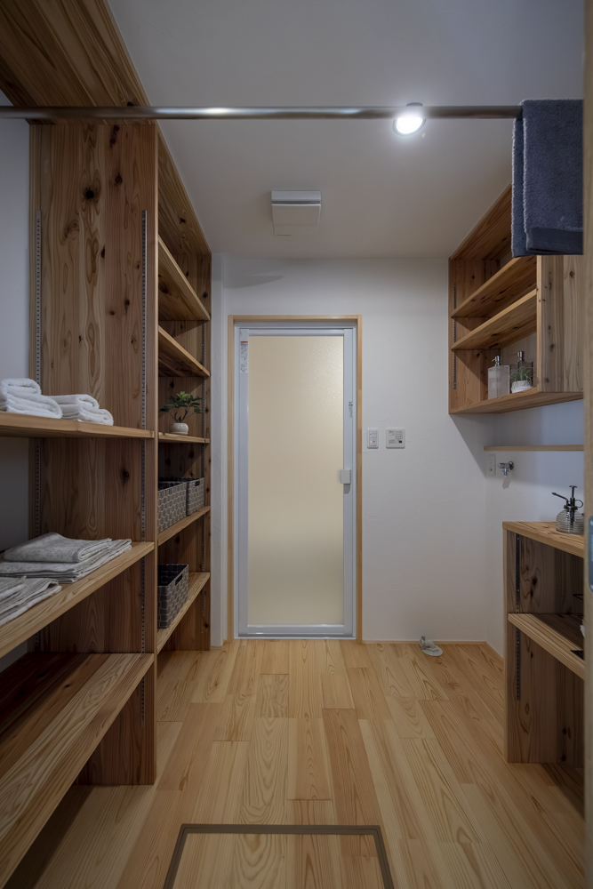 動きやすい動線と家族の集まる暖かい陽ざしのあたる平屋