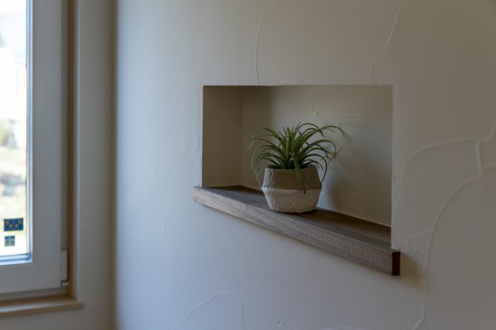 デイベッドとダウンリビングで、のんびりと暮らす高台のロケーションハウス