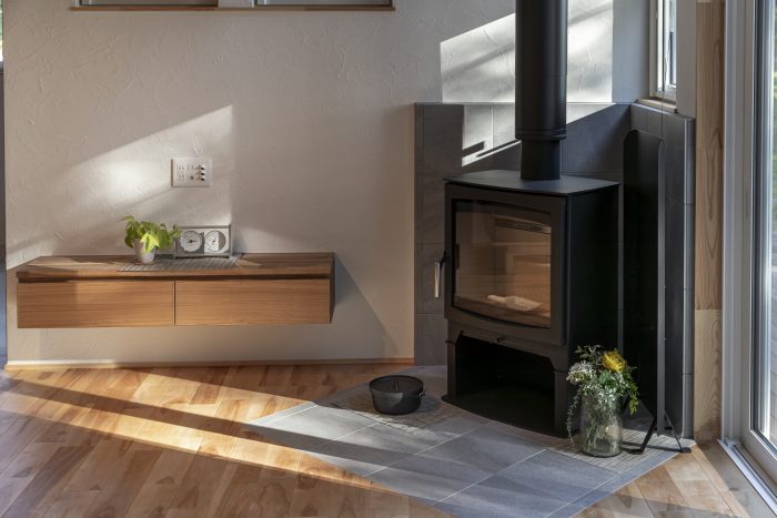 薪ストーブとロフトで楽しむ、八ヶ岳を望むロケーションハウス