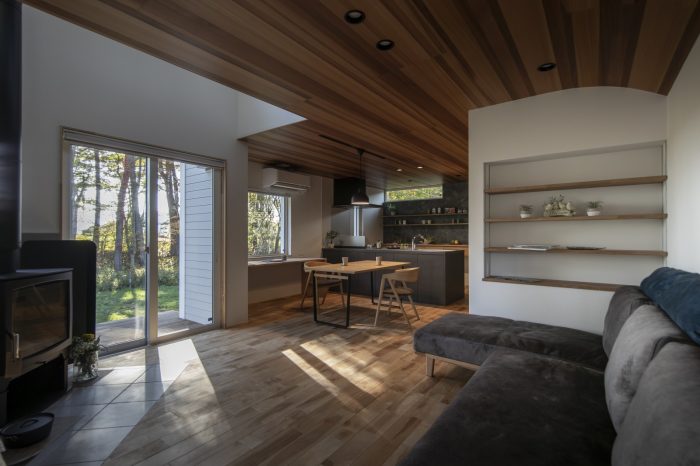 薪ストーブとロフトで楽しむ、八ヶ岳を望むロケーションハウス