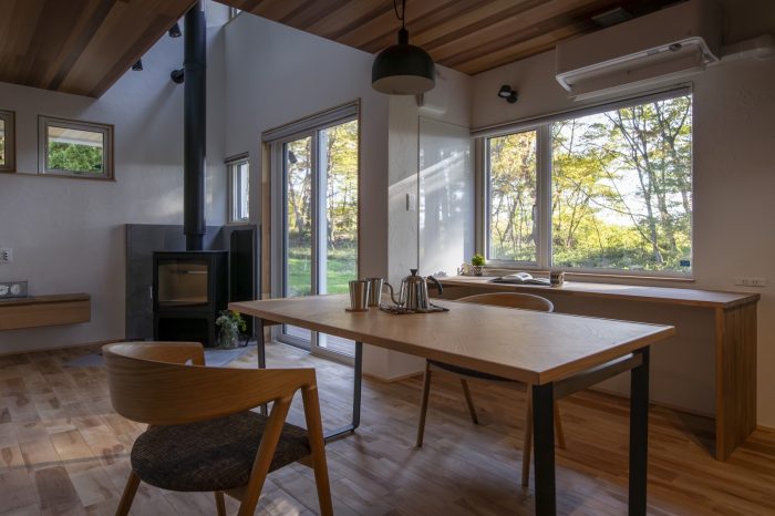 薪ストーブとロフトで楽しむ、八ヶ岳を望むロケーションハウス