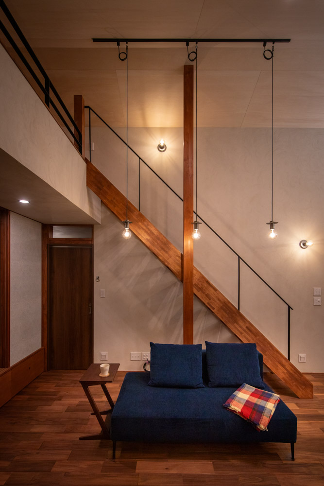 森を見てコーヒーを愉しむ暮らし。ロフトと小上がり和室のある薪ストーブライフの住まい