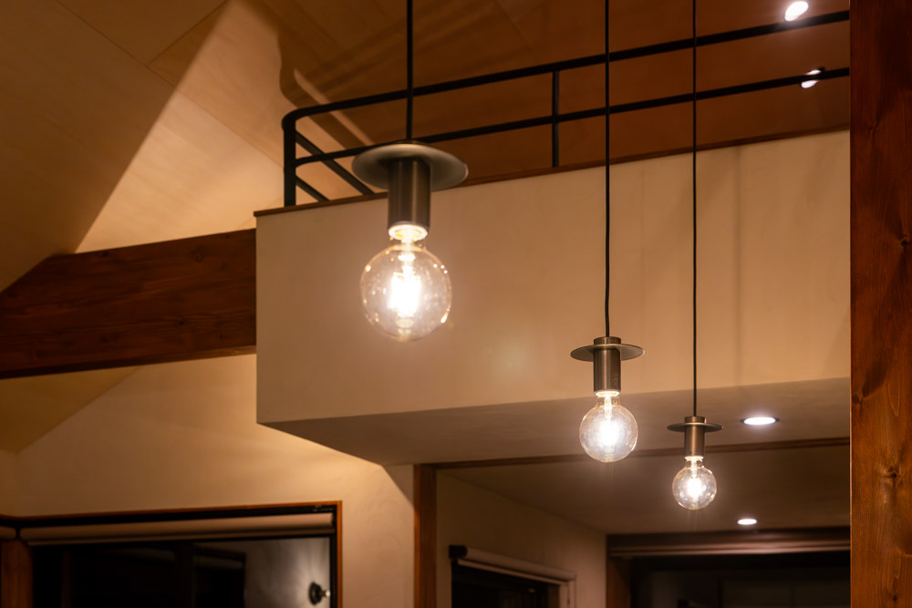 森を見てコーヒーを愉しむ暮らし。ロフトと小上がり和室のある薪ストーブライフの住まい