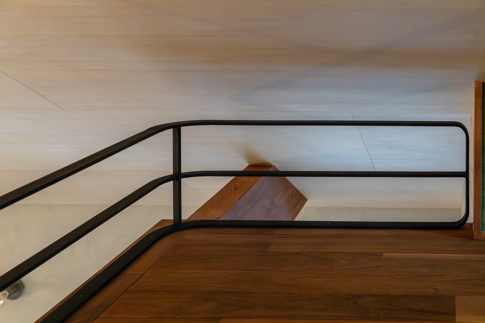 森を見てコーヒーを愉しむ暮らし。ロフトと小上がり和室のある薪ストーブライフの住まい