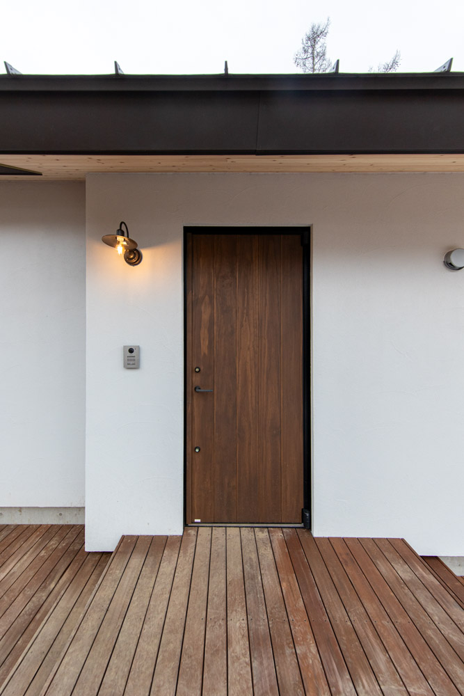 森を見てコーヒーを愉しむ暮らし。ロフトと小上がり和室のある薪ストーブライフの住まい