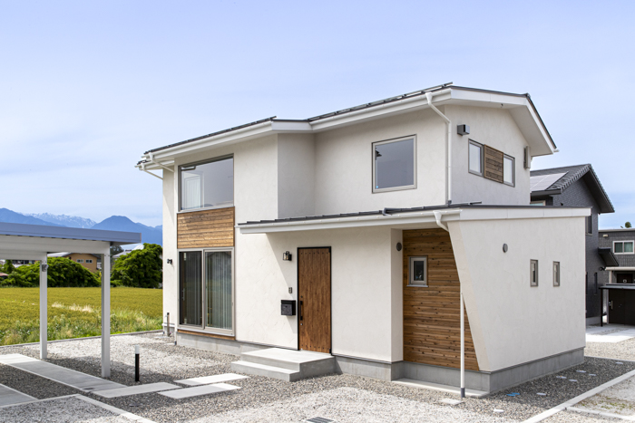 陽の当たるパッシブ設計で省エネ、木の香る収納計画と家事ラク動線の住まい