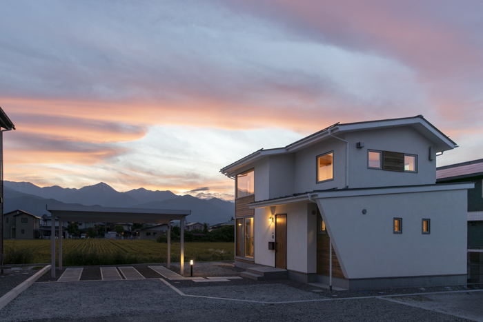 陽の当たるパッシブ設計で省エネ、木の香る収納計画と家事ラク動線の住まい