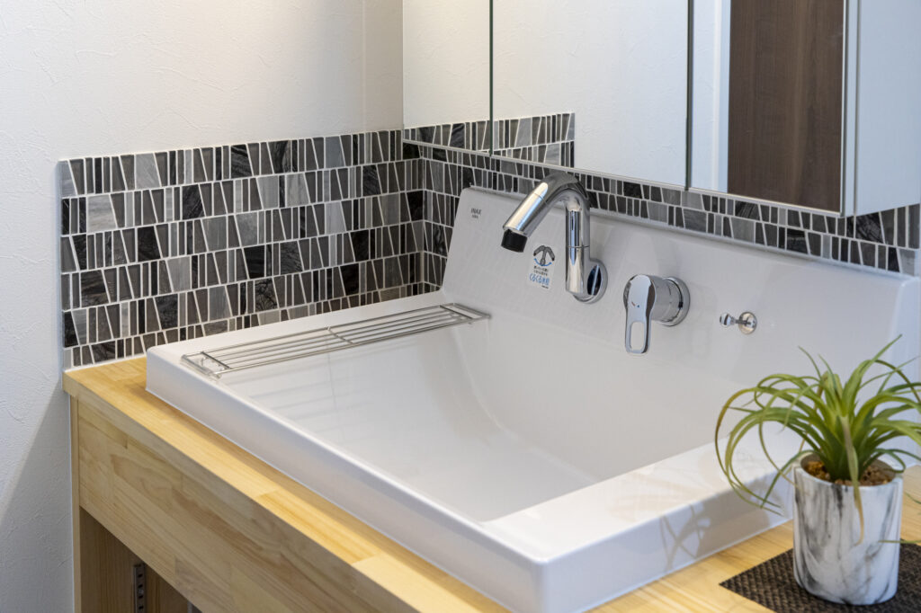 回遊動線と室内物干ですっきり暮らす、子供と室内犬と過ごしやすい家