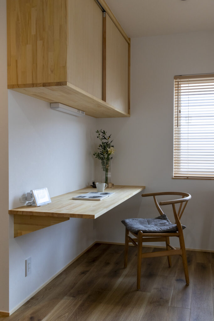 回遊動線と室内物干ですっきり暮らす、子供と室内犬と過ごしやすい家