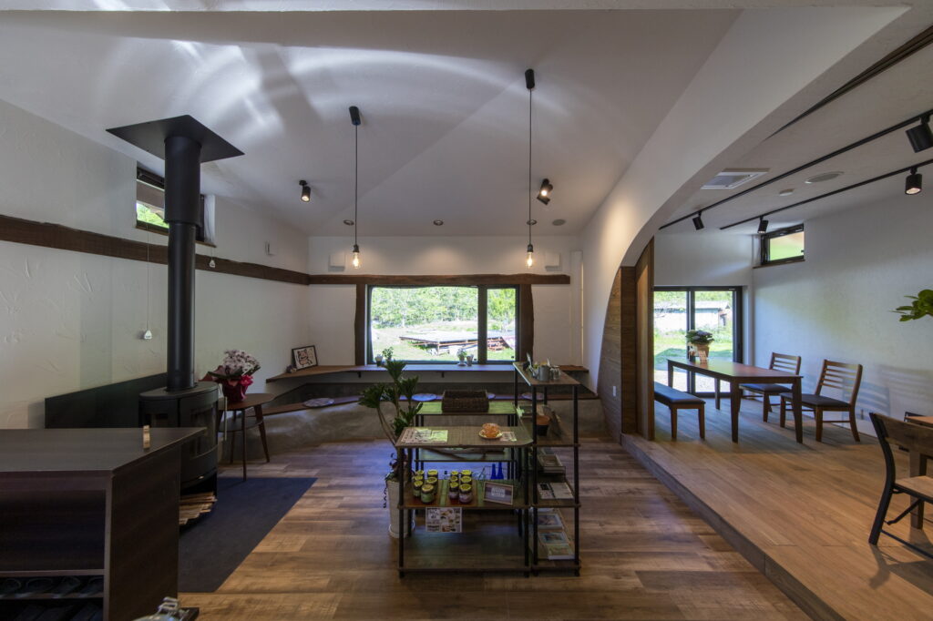 鹿教湯温泉で足湯を楽しむ自然派カフェ ～鹿教湯文殊テラス～