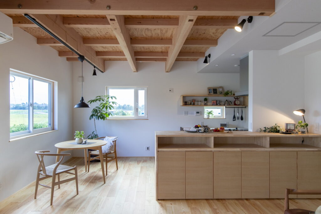 夕食はコタツで団らん、家族を感じられる住まい