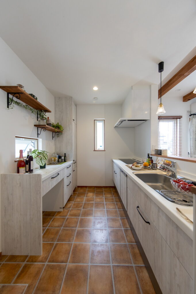 朝、タタミでストレッチできる室内物干しのある家事楽な家