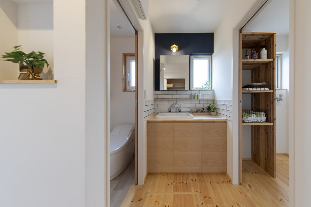 薪ストーブと漆喰塗り壁で暮らす自然派　隣棟型２世帯の住まい（２期工事）