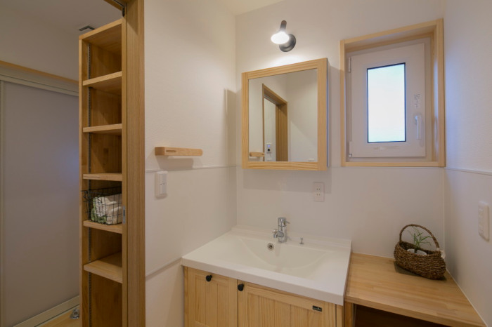 常念岳を望む木組みの住まい　薪ストーブとパッシブ設計