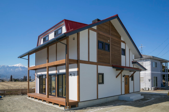 常念岳を望む木組みの住まい　薪ストーブとパッシブ設計