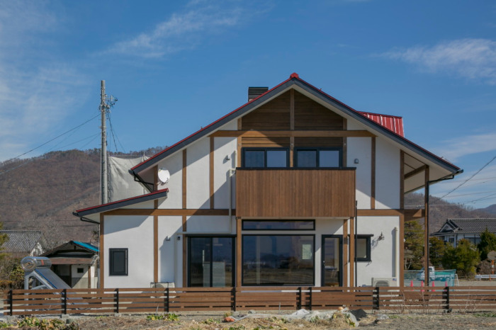 常念岳を望む木組みの住まい　薪ストーブとパッシブ設計