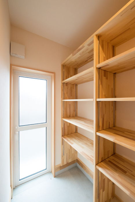 吹抜けを活かした広々LDKの住まい