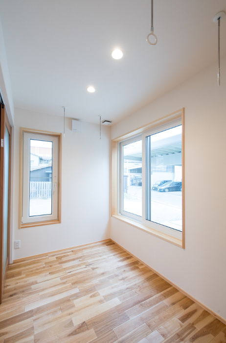 吹抜けを活かした広々LDKの住まい