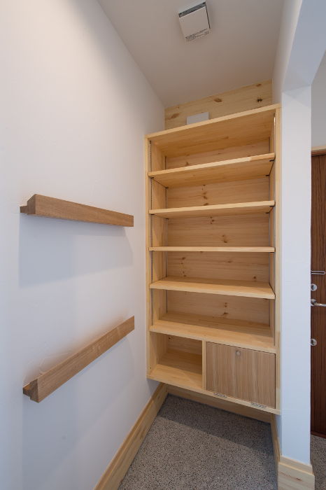 タタミでゴロゴロできる無垢材と塗り壁の暖かい住まい