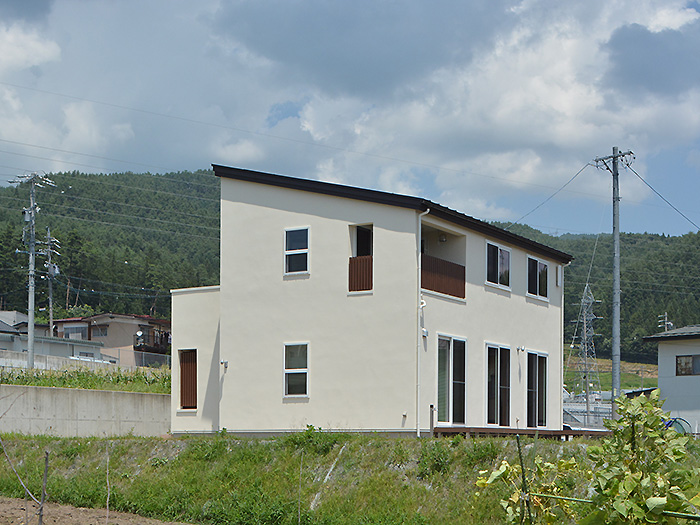 富士山と諏訪湖を見渡す　高気密高断熱の住まい