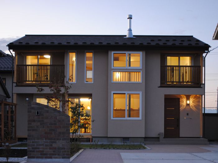 薪ストーブで暮らす　高気密高断熱の住まい