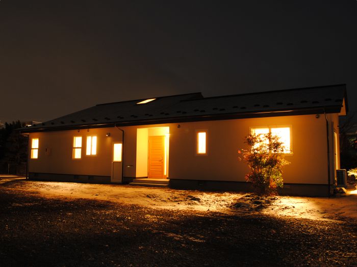 庭を活かして建替た暖かい平屋の住まい