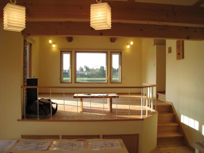 北アルプスの眺望を活かした薪ストーブのあるロッジ風住まい