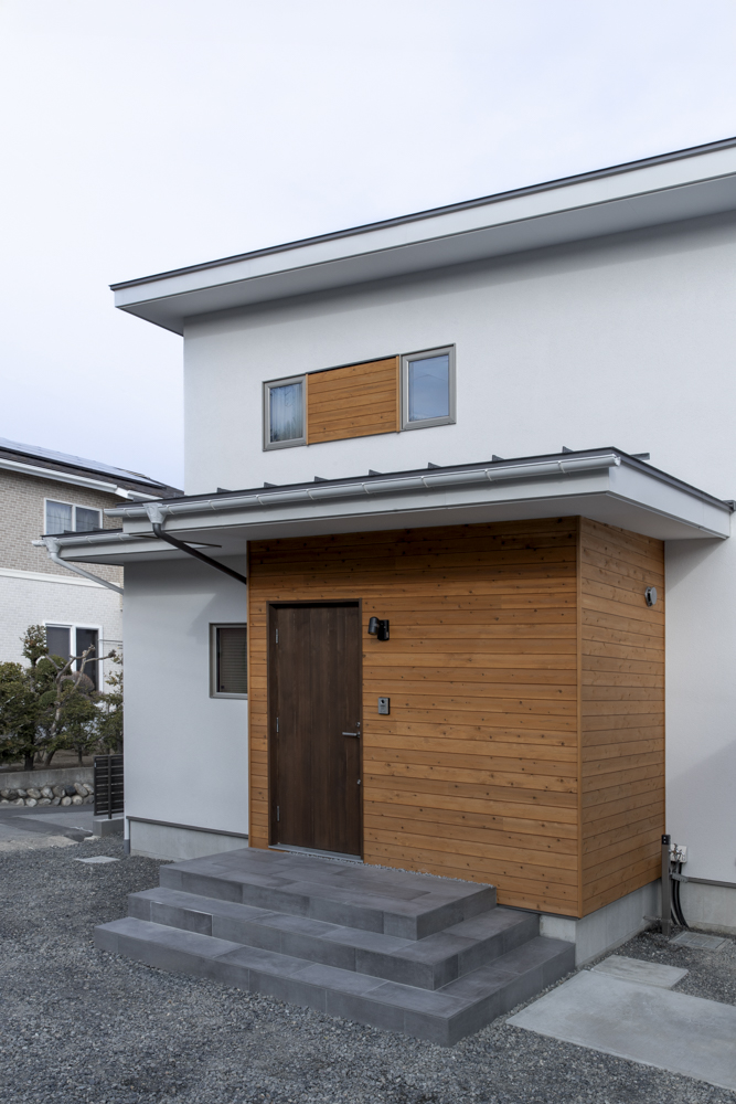 キッチンを中心に回遊動線、室内物干しと収納計画で日々を快適に暮らす住まい