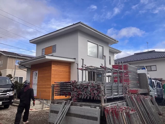 キッチンを中心に回遊動線、室内物干しと収納計画で日々を快適に暮らす住まい