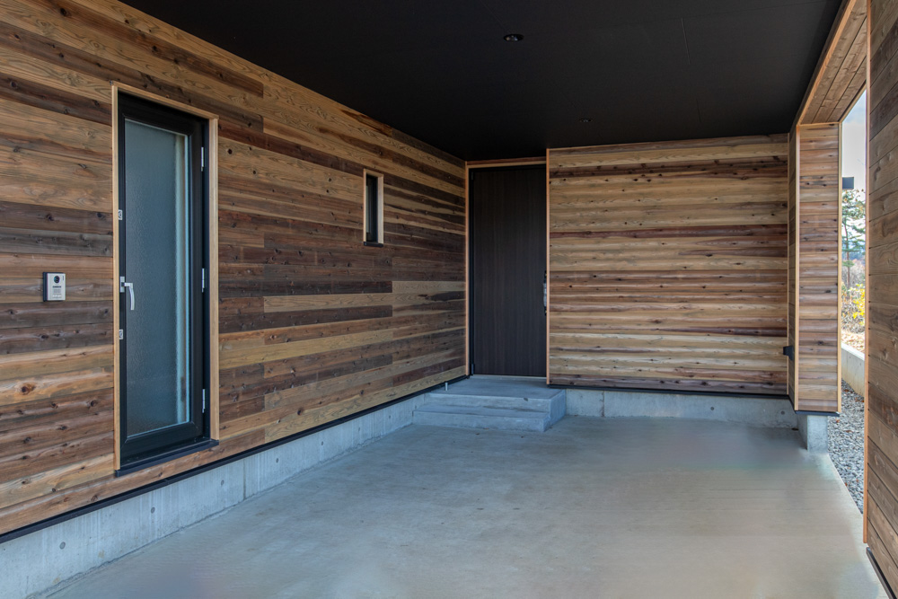 駐車スペースから玄関へ濡れないように設計する工夫