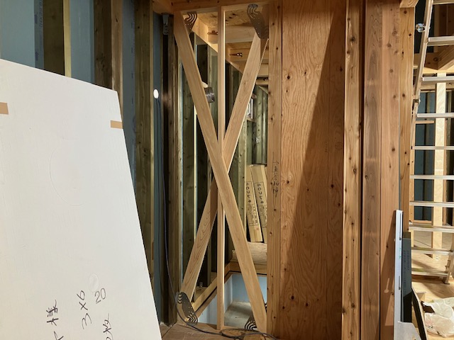 くり返す地震に、何度も耐える家づくり　～耐震等級３と＋α　と　非常食の収納を考える～