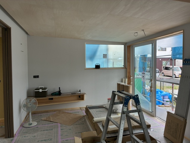 吹抜からリビングとダイニングの日当たりを大切に、将来平屋暮らしも見据えた住まい