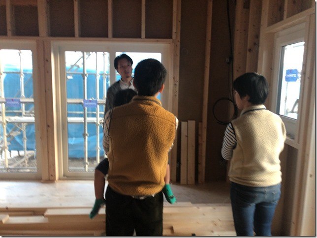 建築現場で打合せの回数を増やす英設計の写真